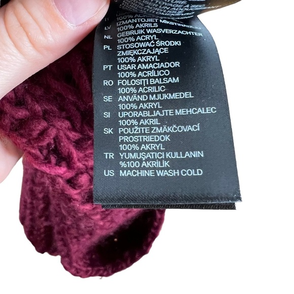 Divided by H&M Maroon Moss Stitch Knit Acrylic Infinity Scarf - Picture 8 of 8